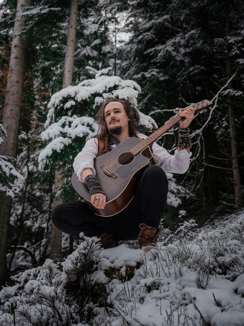 Lilian Conynck - Guitars, Backing Vocals